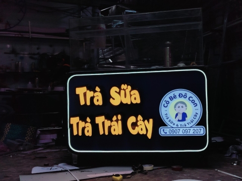 chữ mica sáng đèn